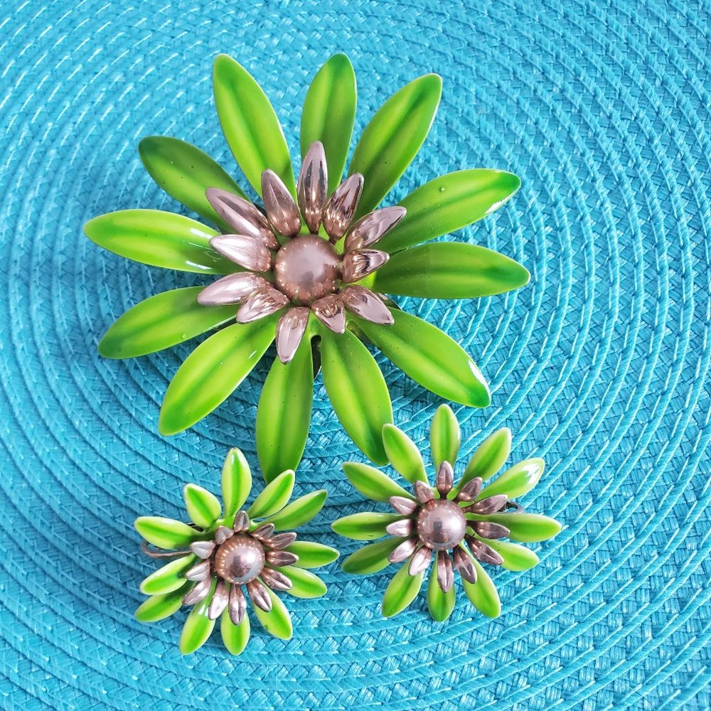 Lime Green Mod Daisy Brooch and Clip On Earring Set, Sarah Coventry